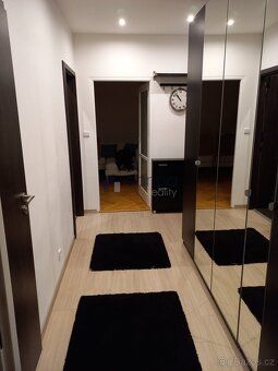 Nabízíme k pronájmu pěkný byt 2+1, o ploše 54m2, v 5. patře 