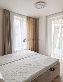 Nabízíme k pronájmu prostorný byt 3+kk, o ploše 98m2 + 2x ba