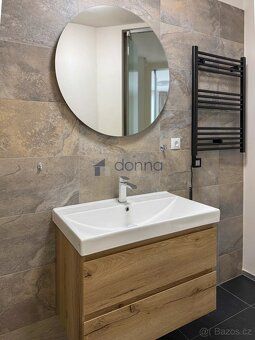 Nabízíme k pronájmu prostorný byt 3+kk, o ploše 98m2 + 2x ba