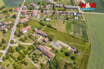 Nabízíme na prodej rodinný dům v obci Babice okr. Hradec Krá