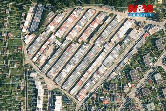 Nabízíme k prodeji řadovou, zděnou garáž o užitné ploše 17 m
