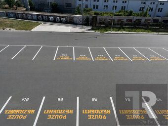 Nabízíme k pronájmu několik samostatných kanceláří o výměře 