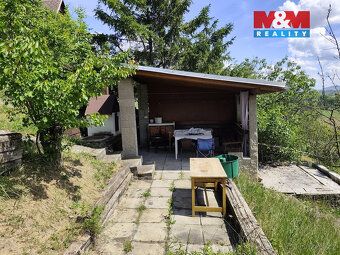 Nabízíme k prodeji samostatnou, částečně zděnou chatu na zas