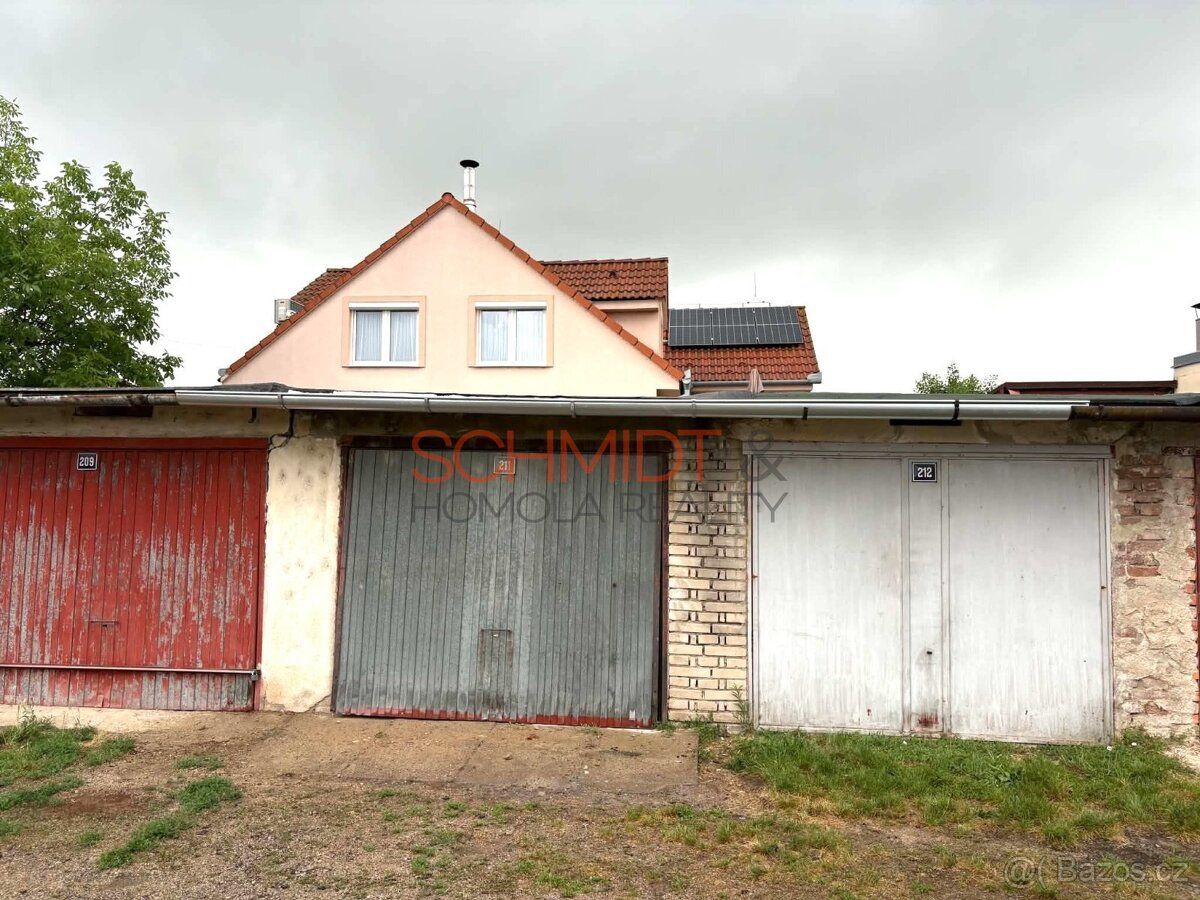 Nabízíme k pronájmu garáž o rozměrech 5,7 x 2,9m na ulici Br