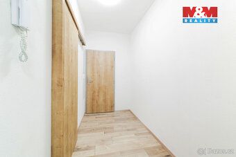 Nabízíme k pronájmu krásný, slunný byt 2+kk s velkou terasou