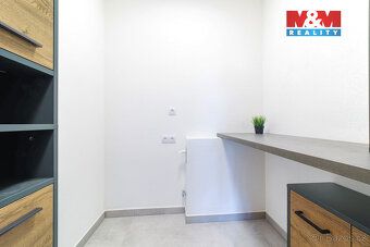 Nabízíme k pronájmu krásný, slunný byt 2+kk s velkou terasou