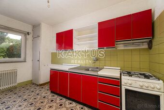 Nabízíme k prodeji řadový cihlový rodinný dům v klidné a žád