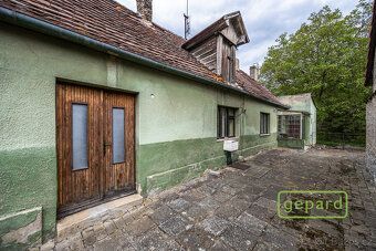 Nabízíme k prodeji rodinný dům situovaný přímo na Husově nám