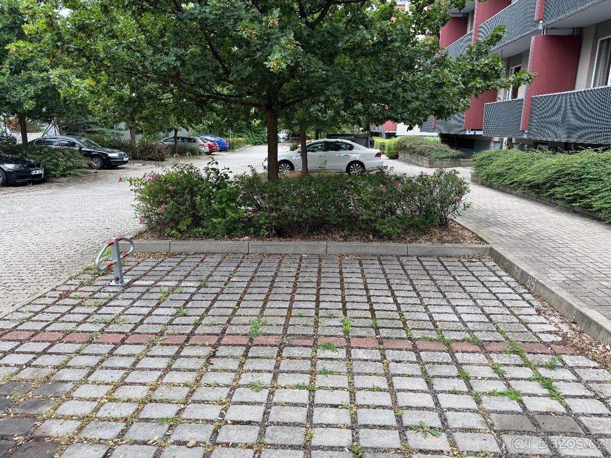 Pronájem parkovacího stání
Nabízím k dlouhodobému pronájmu p