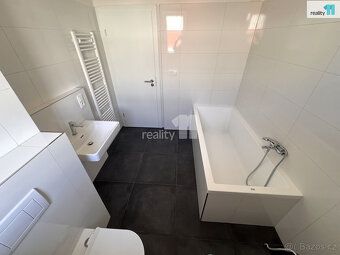 + zálohy na energie a služby v domě 2.500,-Kč/měsíc, elektři