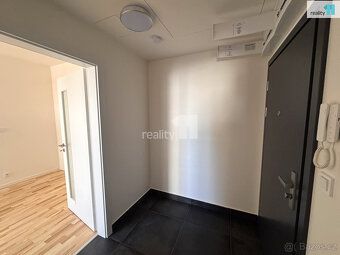 + zálohy na energie a služby v domě 2.500,-Kč/měsíc, elektři