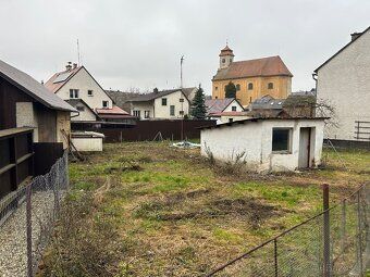 Jedna se o stavební pozemek o velikosti 476 m2. Na pozemku j