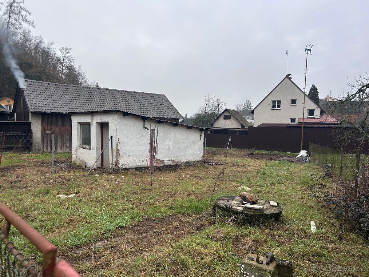 Jedna se o stavební pozemek o velikosti 476 m2. Na pozemku j
