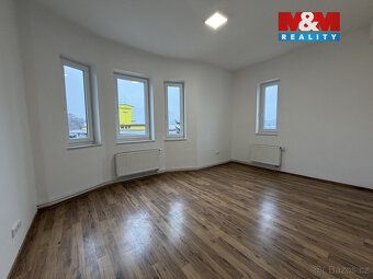 Nabízíme k pronájmu udržovaný a světlý byt o dispozici 2+kk 