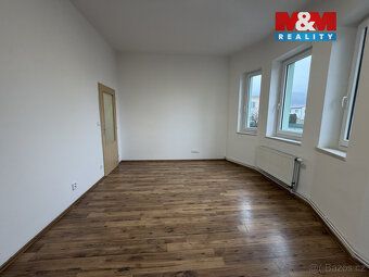 Nabízíme k pronájmu udržovaný a světlý byt o dispozici 2+kk 