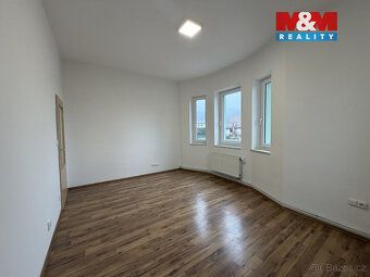 Nabízíme k pronájmu udržovaný a světlý byt o dispozici 2+kk 