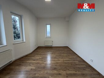 Nabízíme k pronájmu udržovaný a světlý byt o dispozici 2+kk 