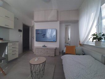 Nabízím k pronájmu moderně a vkusně zařízený byt 1+kk v oblí