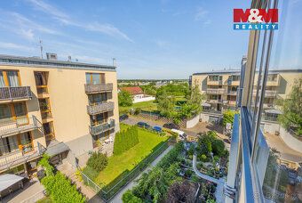 Nabízíme k prodeji světlý byt 2+kk o užitné ploše 60 m² v kl
