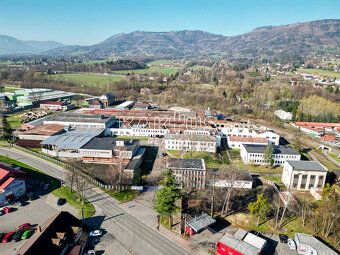 Nabízíme k pronájmu prostornou halu o celkové výměře 1875 m2