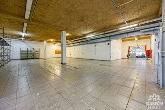 Nabízíme k pronájmu rozsáhlý komerční a průmyslový areál v a