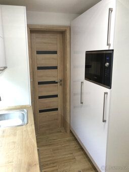Pronájem moderní garsonky 1+kk, 36 m², po kompletní rekonstr