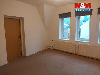 Pronájem bytu 3+1 o ploše 106 m2 ve druhém patře cihlového d