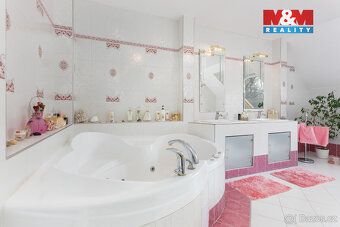 Můj dům – můj hrad. Nabízíme k prodeji stylovou residenci 6+