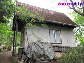 Nabízíme k prodeji stavební pozemek 888 m² s chatkou – Deštn