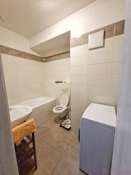 Nabízím k pronájmu zánovní, velmi světlý byt 1+kk, 45 m2 vyš