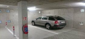 Nabízím k prodeji řadovou cihlovou garáž o užitné ploše 18 m