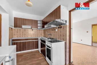 Prodej rodinného domu (užitná plocha 150 m², 7 místností) s 