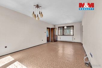 Prodej rodinného domu (užitná plocha 150 m², 7 místností) s 