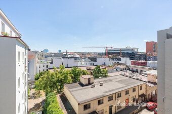 Nabízíme k podnájmu světlý a velmi příjemný byt o dispozici 