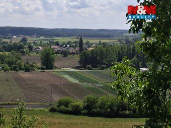 Nabízíme k prodeji samostatnou, částečně zděnou chatu na zas