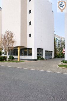 Nabízíme k prodeji garážové stání v bytovém domě. Garážové s