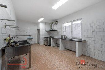 Komerční objekt s tradicí a potenciálemNabízíme k prodeji ko