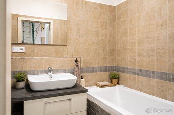 Moderní 3+kk s klimatizací, parkováním s balkónem i lodžií v