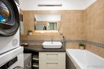 Moderní 3+kk s klimatizací, parkováním s balkónem i lodžií v