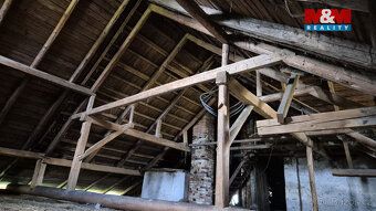 Nabízíme k prodeji samostatnou zemědělskou usedlost na okraj