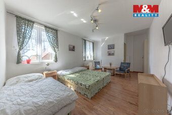 Nabízíme k prodeji jedinečný komplex dvou propojených nemovi