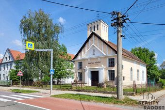 Rodinný dům 2+1 s přístavbou, hospodářskou budovou a uzavřen