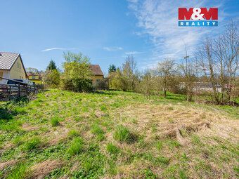 Nabízíme k prodeji pozemek k bydlení 1 275 m² na okraji obce