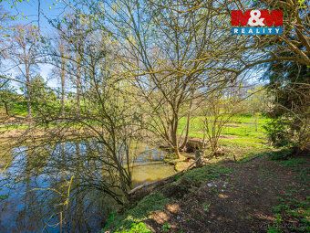 Nabízíme k prodeji pozemek k bydlení 1 275 m² na okraji obce
