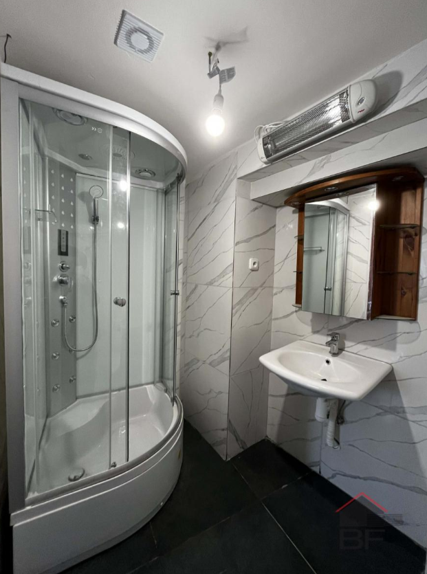 Nabízíme k pronájmu byt o dispozici 1+1 a výměře cca 25 m2, 