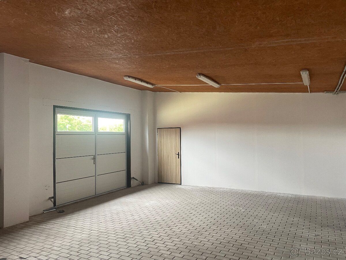 Pronajmu zděnou a zateplenou halu 175m2 v oploceném areálu A