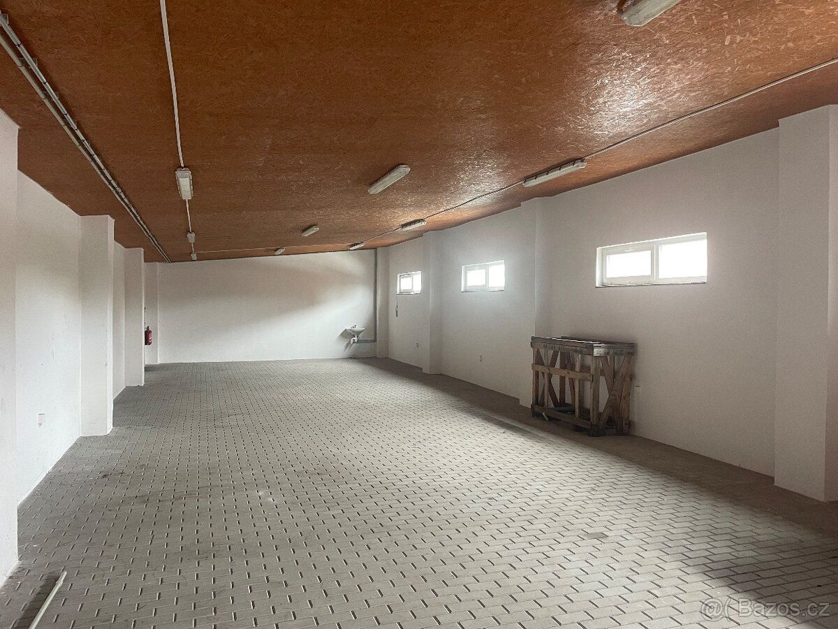 Pronajmu zděnou a zateplenou halu 175m2 v oploceném areálu A