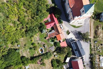 Rodinný dům se zahradou, sklepy a garáží – ideální místo pro
