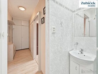 Nabízíme k prodeji byt 2+1 ve Zlíně, na ulici Okružní, v kli