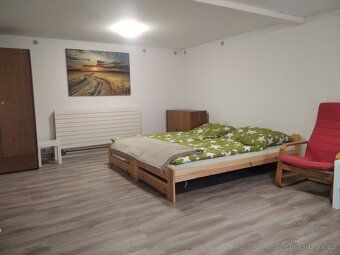 Pronajmu garsonku 39 m2 + terasa + park. místo pěkná zařízen
